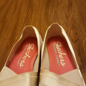 Cream Skechers, Size 8